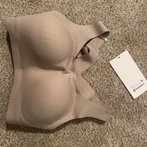 Lululemon Enlite Weave Sports bra (NEW)